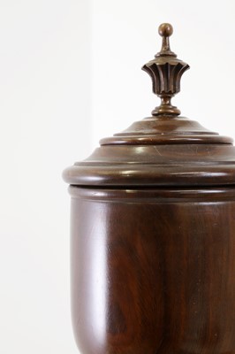Lot 497 - A lignum vitae wassail cup and cover