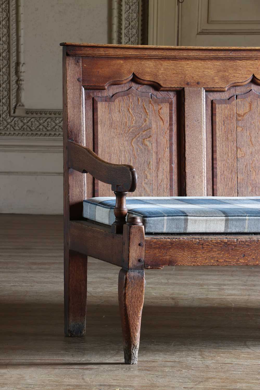 Lot 75 - A George III oak and mahogany crossbanded settle