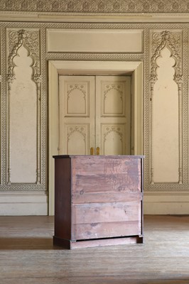 Lot 33 - ☘ A Victorian mahogany chest of drawers