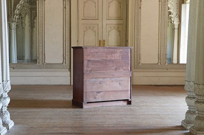 Lot 33 - ☘ A Victorian mahogany chest of drawers