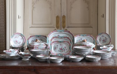 Lot 277 - ☘ An extensive famille rose dinner service