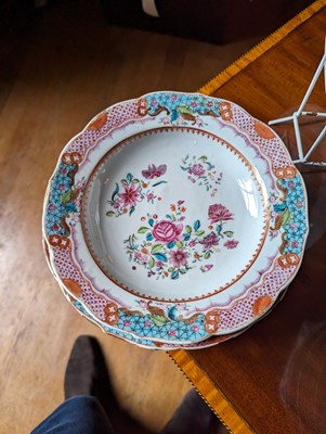 Lot 277 - ☘ An extensive famille rose dinner service