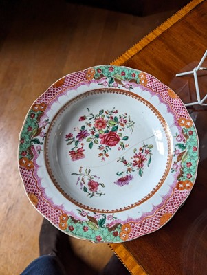 Lot 277 - ☘ An extensive famille rose dinner service