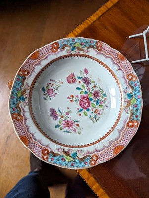 Lot 277 - ☘ An extensive famille rose dinner service