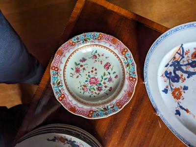 Lot 277 - ☘ An extensive famille rose dinner service