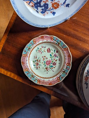 Lot 277 - ☘ An extensive famille rose dinner service