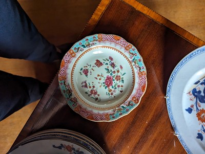 Lot 277 - ☘ An extensive famille rose dinner service