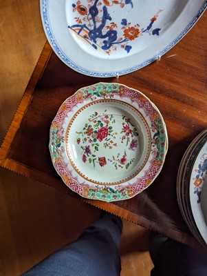 Lot 277 - ☘ An extensive famille rose dinner service