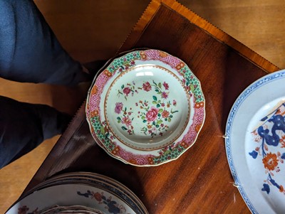 Lot 277 - ☘ An extensive famille rose dinner service
