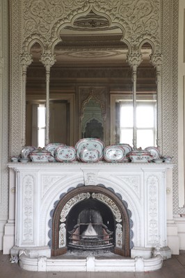 Lot 277 - ☘ An extensive famille rose dinner service