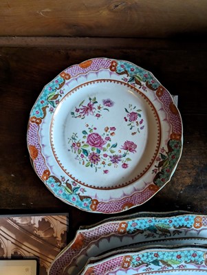 Lot 277 - ☘ An extensive famille rose dinner service