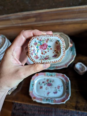Lot 277 - ☘ An extensive famille rose dinner service