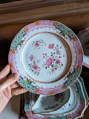 Lot 277 - ☘ An extensive famille rose dinner service