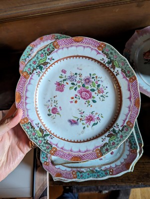 Lot 277 - ☘ An extensive famille rose dinner service