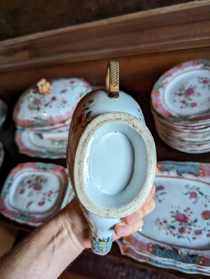Lot 277 - ☘ An extensive famille rose dinner service