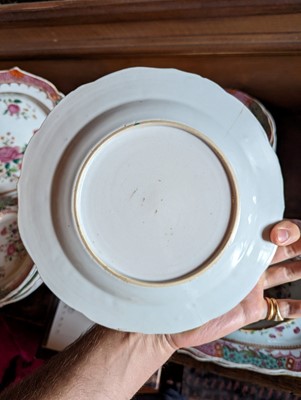 Lot 277 - ☘ An extensive famille rose dinner service