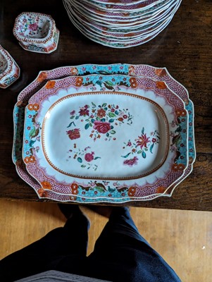 Lot 277 - ☘ An extensive famille rose dinner service