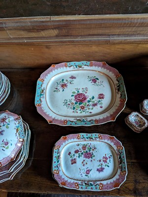 Lot 277 - ☘ An extensive famille rose dinner service