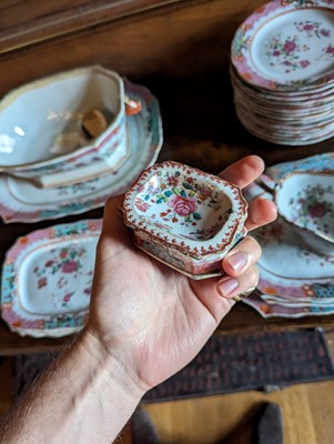 Lot 277 - ☘ An extensive famille rose dinner service