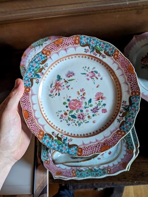 Lot 277 - ☘ An extensive famille rose dinner service