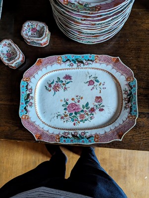 Lot 277 - ☘ An extensive famille rose dinner service