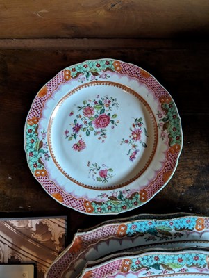 Lot 277 - ☘ An extensive famille rose dinner service