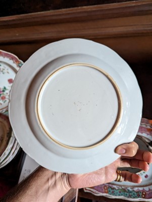 Lot 277 - ☘ An extensive famille rose dinner service
