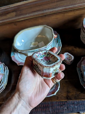 Lot 277 - ☘ An extensive famille rose dinner service