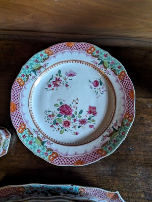 Lot 277 - ☘ An extensive famille rose dinner service