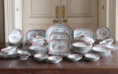 Lot 277 - ☘ An extensive famille rose dinner service