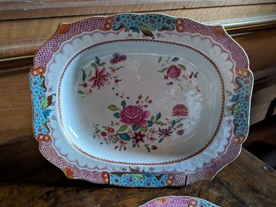 Lot 277 - ☘ An extensive famille rose dinner service