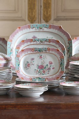 Lot 277 - ☘ An extensive famille rose dinner service