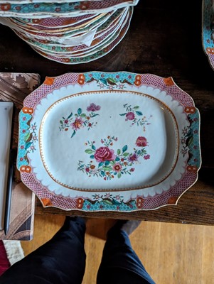 Lot 277 - ☘ An extensive famille rose dinner service