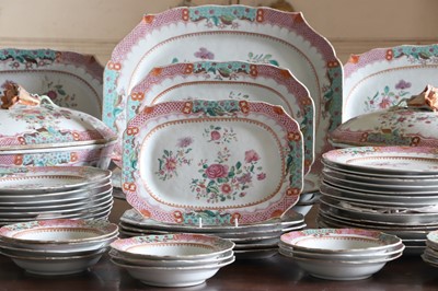 Lot 277 - ☘ An extensive famille rose dinner service