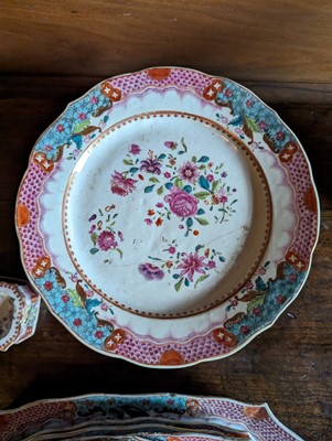 Lot 277 - ☘ An extensive famille rose dinner service