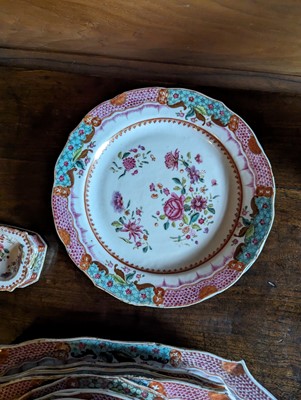 Lot 277 - ☘ An extensive famille rose dinner service