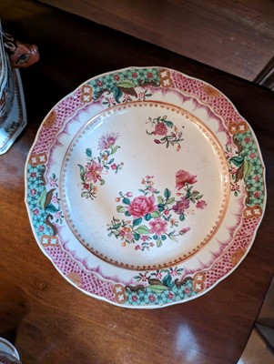 Lot 277 - ☘ An extensive famille rose dinner service