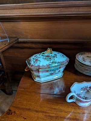 Lot 277 - ☘ An extensive famille rose dinner service