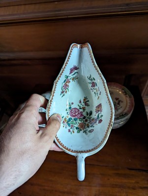 Lot 277 - ☘ An extensive famille rose dinner service