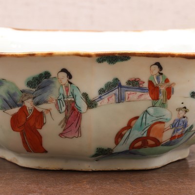 Lot 90 - A collection of seven Chinese famille rose bowls