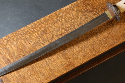 Lot 21 - A Japanese wakizashi