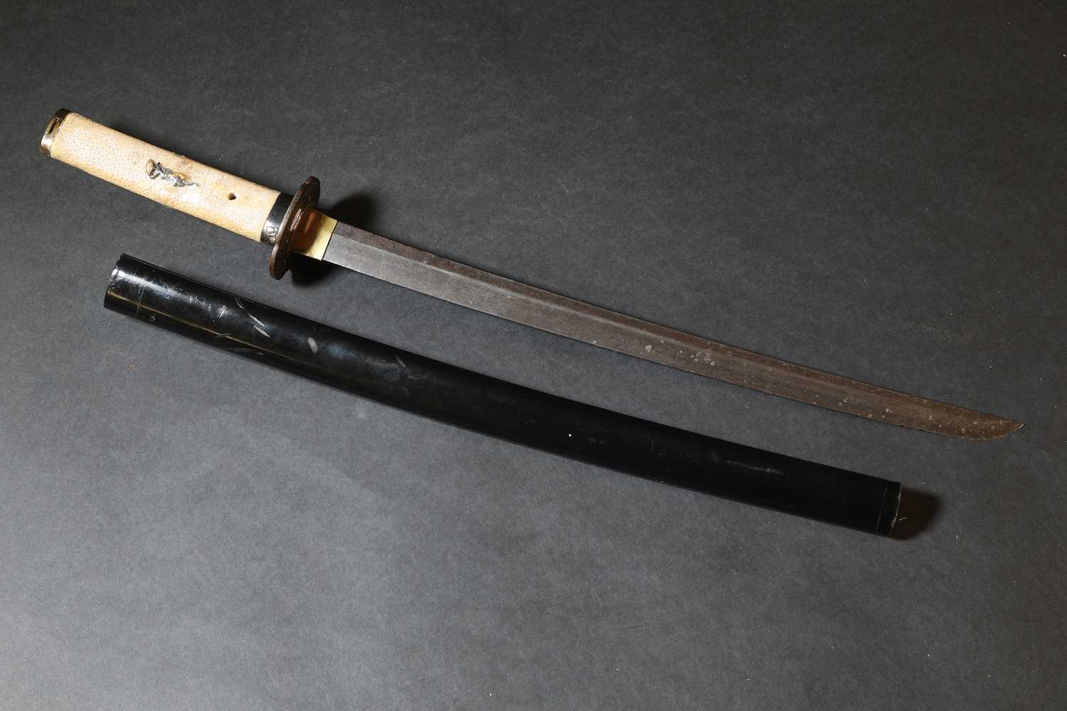 Lot 21 - A Japanese wakizashi