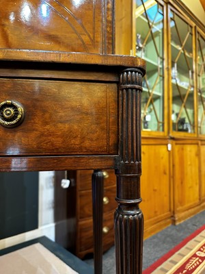 Lot 19 - A George III Sheraton Period mahogany bonheur-du-jour