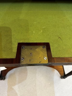 Lot 19 - A George III Sheraton Period mahogany bonheur-du-jour