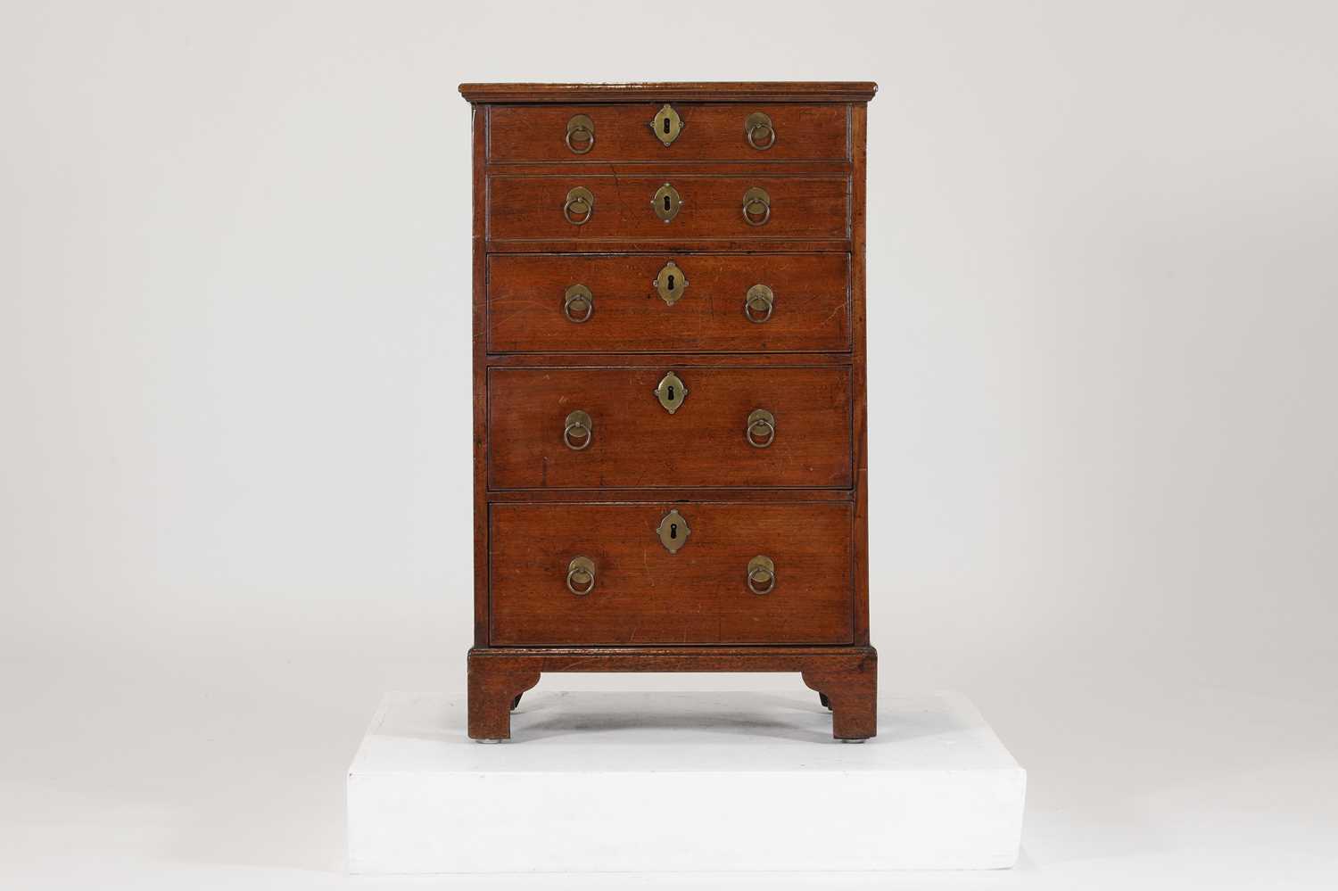 Lot 33 - A George I walnut 'bonnet' chest