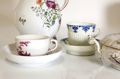 Lot 36 - A porcelain tureen
