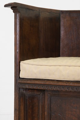 Lot 356 - A walnut 'sedile a pozzetto' chair