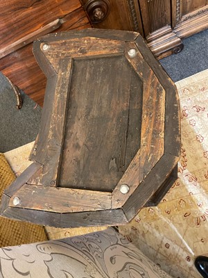 Lot 356 - A walnut 'sedile a pozzetto' chair