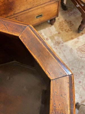 Lot 356 - A walnut 'sedile a pozzetto' chair