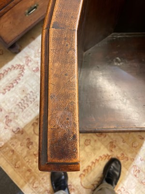 Lot 356 - A walnut 'sedile a pozzetto' chair